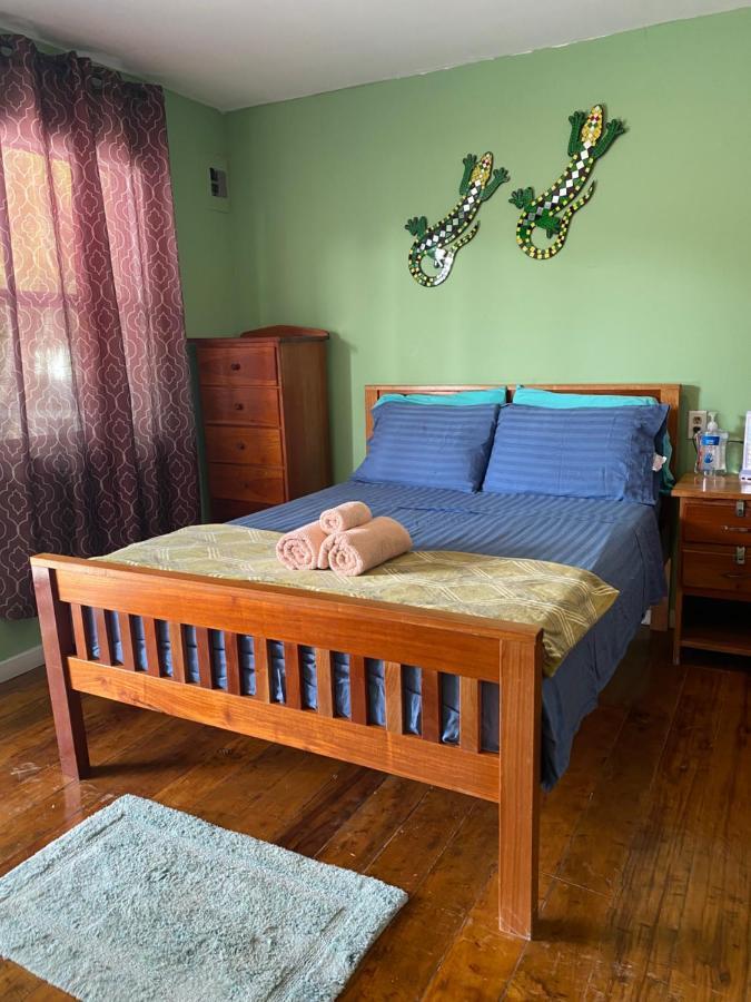 Go Slow Guesthouse Caye Caulker Bagian luar foto