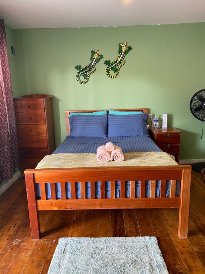 Go Slow Guesthouse Caye Caulker Bagian luar foto