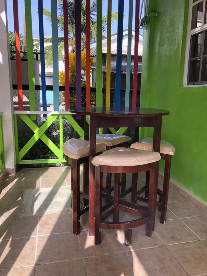 Go Slow Guesthouse Caye Caulker Bagian luar foto