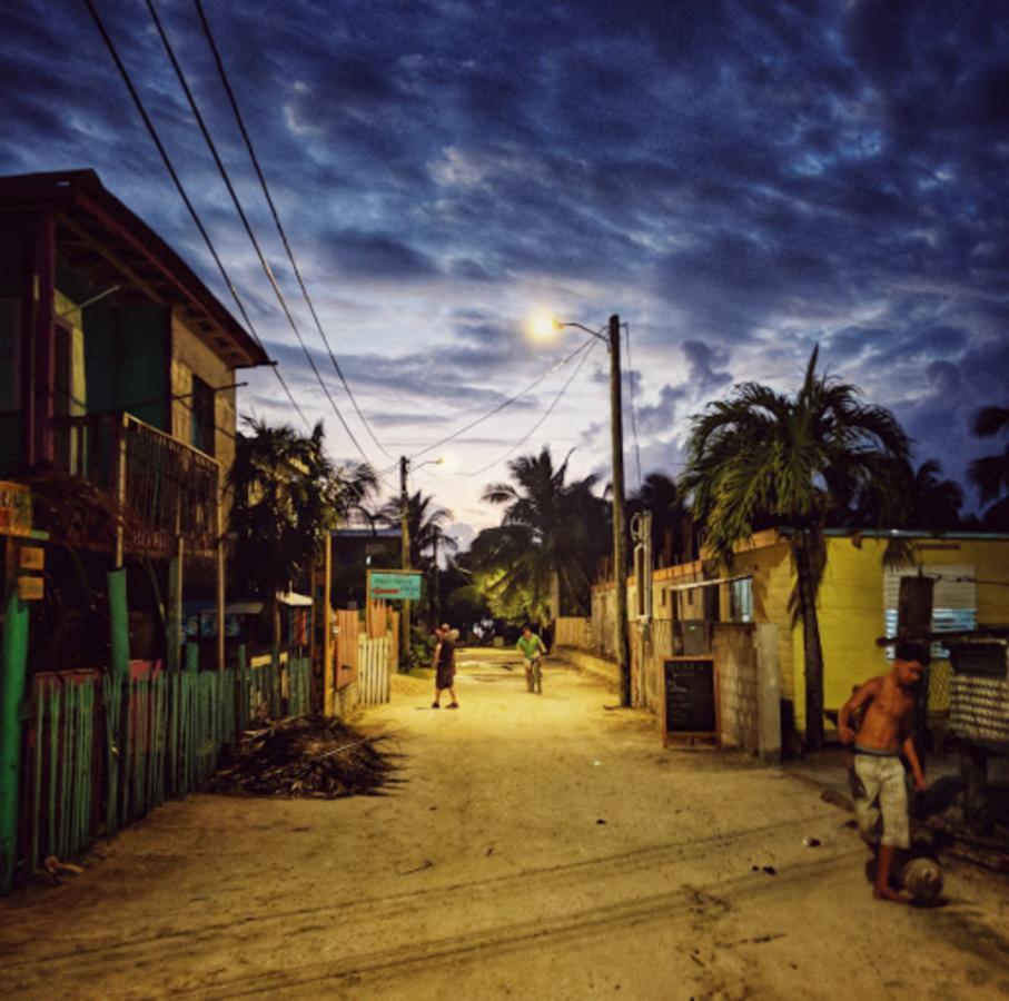 Go Slow Guesthouse Caye Caulker Bagian luar foto