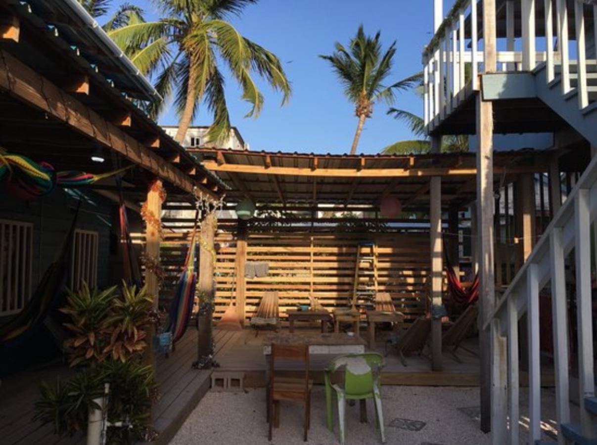 Go Slow Guesthouse Caye Caulker Bagian luar foto