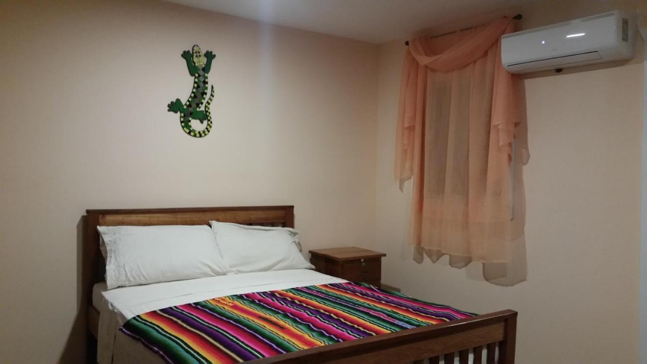 Go Slow Guesthouse Caye Caulker Bagian luar foto